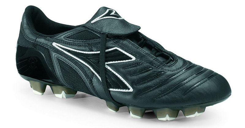 Diadora Maracana indoor soccer shoes